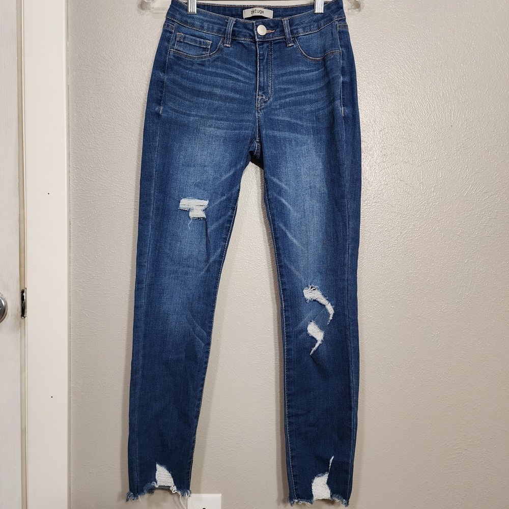 Refuge Jean's Women's Size‎ 4 Blue Denim Distressed Raw Hem Stretch Medium Wash